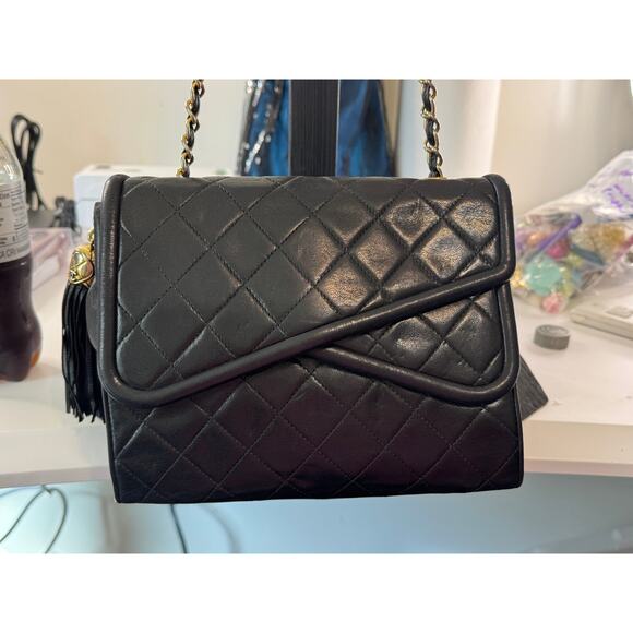 Chanel vintage double flap bag with chain shoulder bag.  Black - Picture 2 of 16